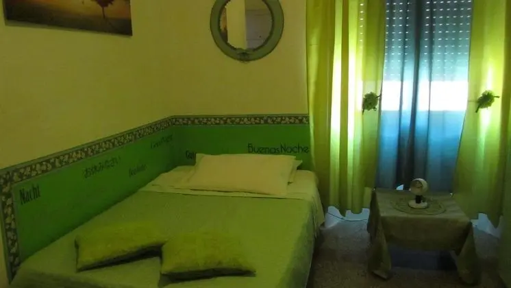 Standard Tek Büyük Yataklı Oda