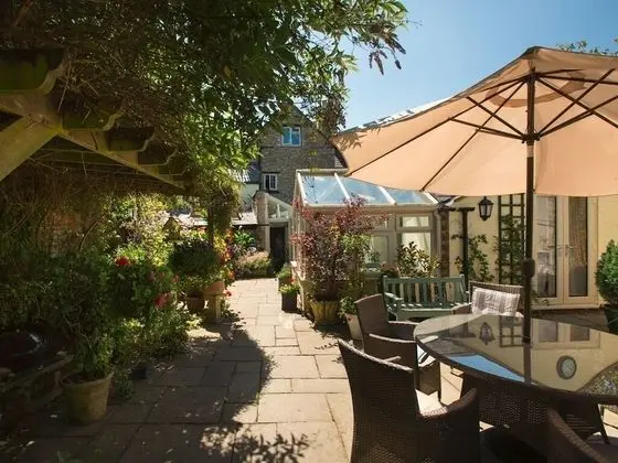 Superior Tek Büyük Yataklı Oda, Banyolu/Duşlu (Courtyard - Ground Floor)
