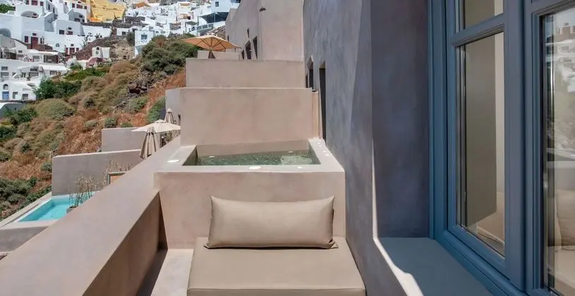 Suit With Jacuzzi