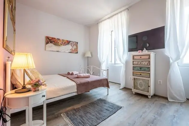 Stüdyo (Pearl)
