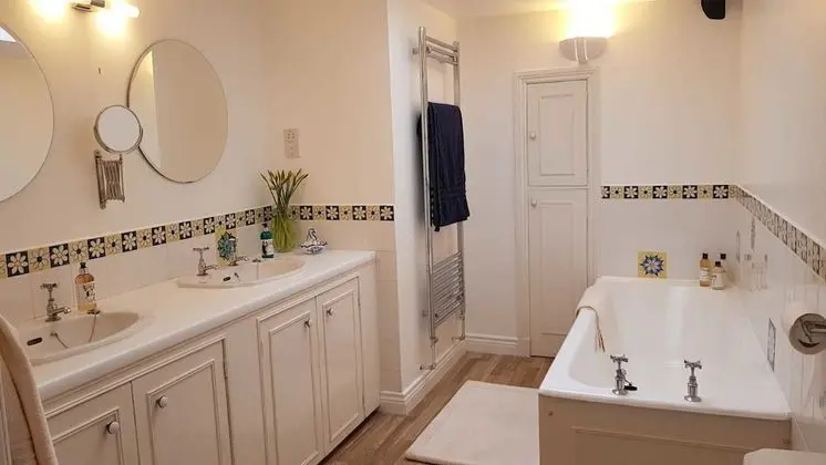 Superior Tek Büyük Yataklı Oda, 1 En Büyük (King) Boy Yatak, Engellilere Uygun (Jura)