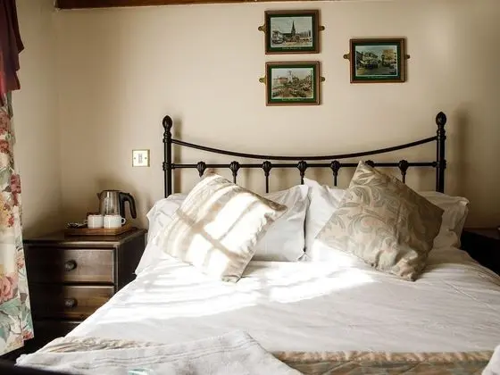 Tek Büyük Yataklı Oda, Ortak Banyo