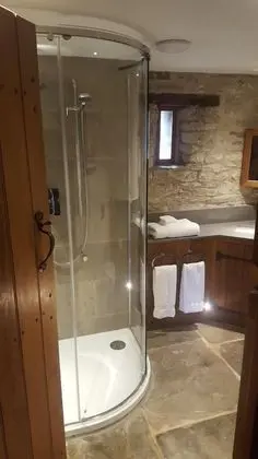 Deluxe Tek Büyük veya İki Ayrı Yataklı Oda, Banyolu/Duşlu