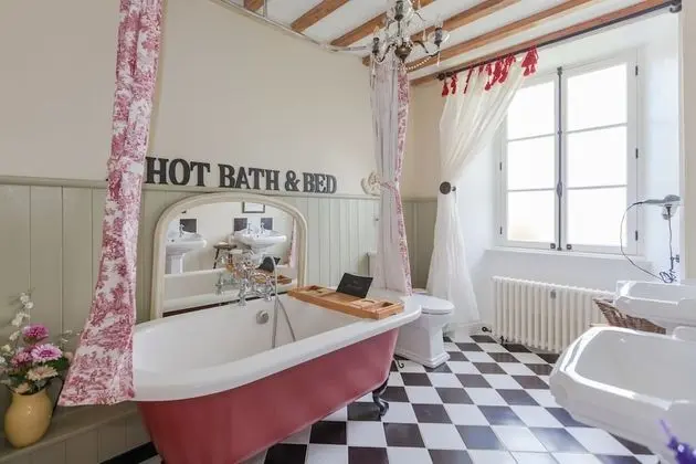 Deluxe Tek Büyük Yataklı Oda (Red Toile)
