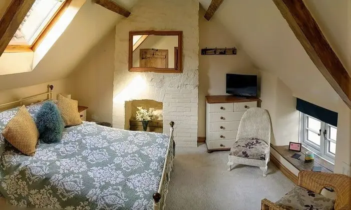 Tek Büyük Yataklı Oda (Burcott Room)