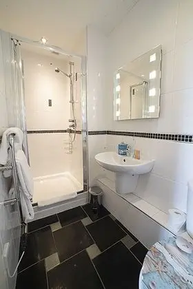 Standard Tek Büyük Yataklı Oda, Banyolu/Duşlu