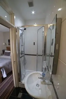 Standard Tek Büyük Yataklı Oda, Banyolu/Duşlu