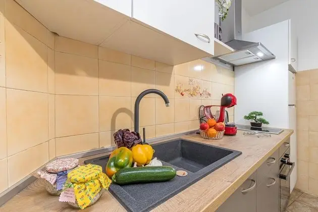 Family Ev, Birden Çok Yatak, Bahçeli (Old House Pri Roktovih With Whirlpool)