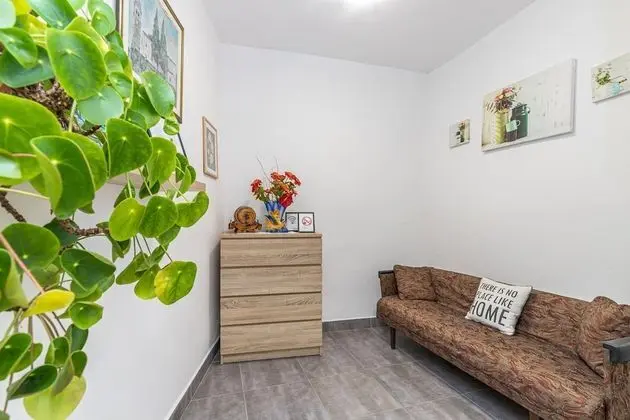 Family Ev, Birden Çok Yatak, Bahçeli (Old House Pri Roktovih With Whirlpool)