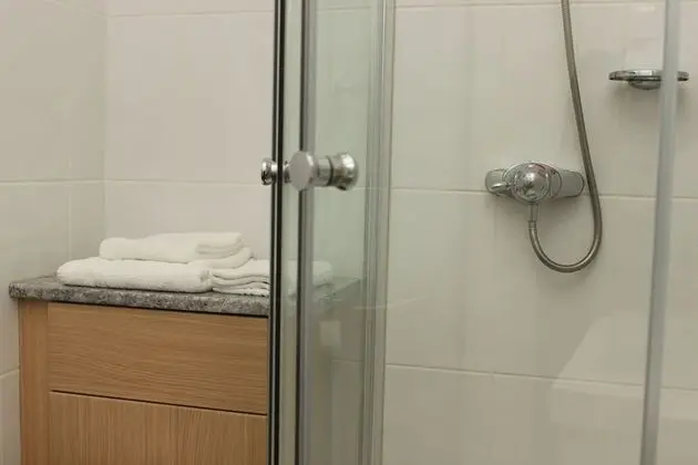 Büyük Yataklı Tek Kişilik Oda