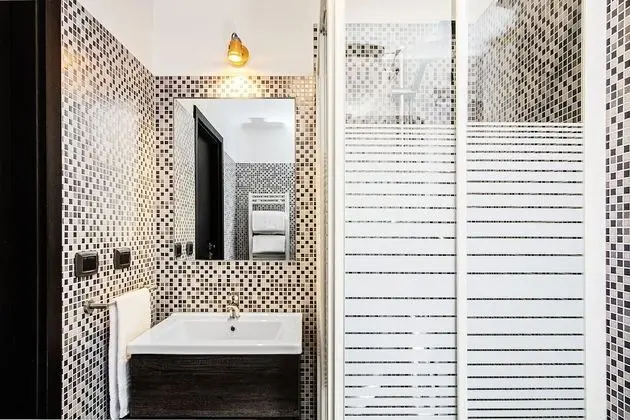 Tek Büyük veya İki Ayrı Yataklı Oda (External Private Bathroom)