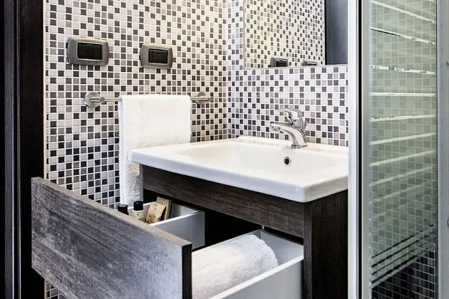 Tek Büyük veya İki Ayrı Yataklı Oda (External Private Bathroom)