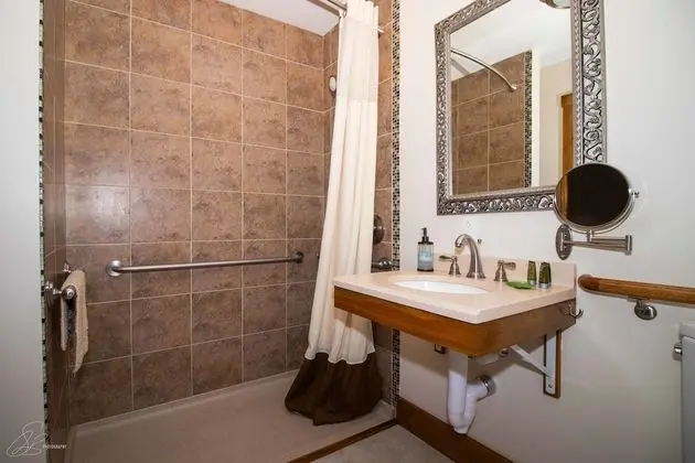 Basic Oda, Özel Banyo, Dağ Manzaralı