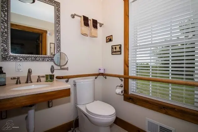 Basic Oda, Özel Banyo, Dağ Manzaralı