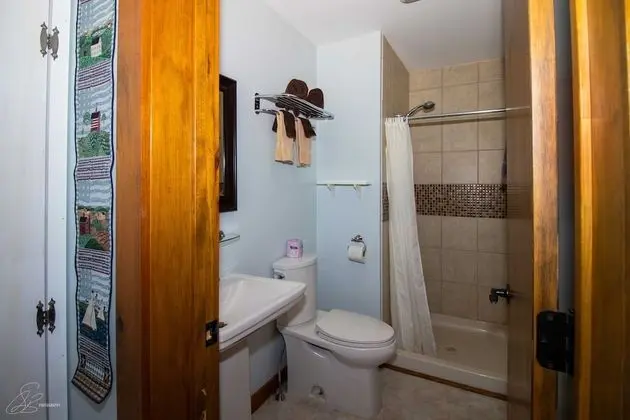 Basic Oda, Özel Banyo, Dağ Manzaralı