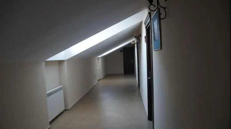 Tek Büyük veya İki Ayrı Yataklı Oda (Attic)