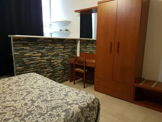 Tek Büyük veya İki Ayrı Yataklı Oda, Ortak Banyo