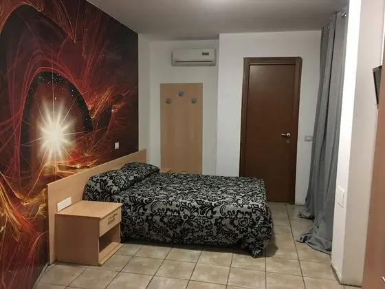 Tek Büyük veya İki Ayrı Yataklı Oda, Ortak Banyo