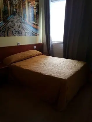 Tek Büyük veya İki Ayrı Yataklı Oda, Ortak Banyo