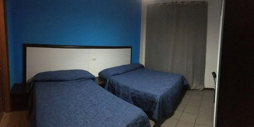 Tek Büyük veya İki Ayrı Yataklı Oda, Ortak Banyo