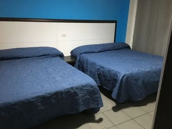 Tek Büyük veya İki Ayrı Yataklı Oda, Ortak Banyo