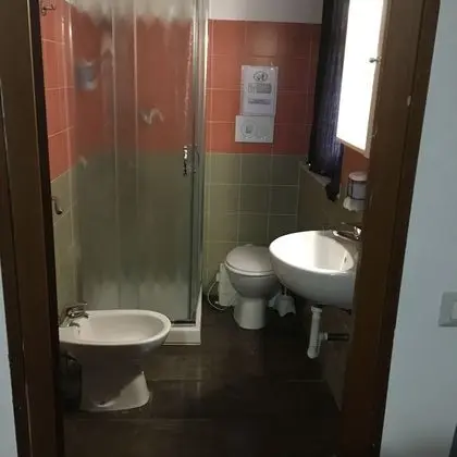 Tek Büyük veya İki Ayrı Yataklı Oda, Ortak Banyo