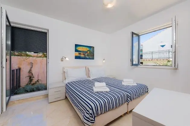 Apartment(First Floor), 2 bedrooms, Balcony, Seaview