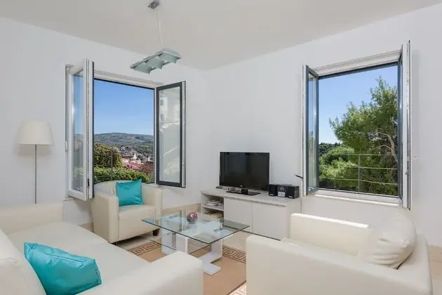 Apartment(First Floor), 2 bedrooms, Balcony, Seaview