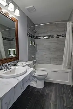 Tek Büyük Yataklı Oda, 2 Çift Kişilik Yatak