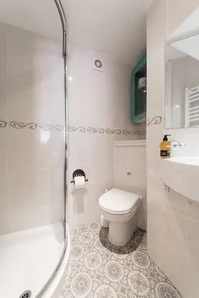 Tek Büyük veya İki Ayrı Yataklı Oda, Banyolu/Duşlu