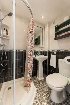 Tek Büyük Yataklı Oda, Banyolu/Duşlu