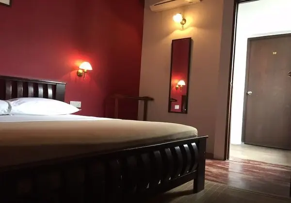 Tek Büyük Yataklı Oda, Ortak Banyo