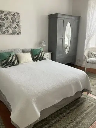 Büyük Yataklı Tek Kişilik Oda