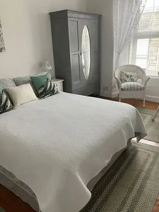 Büyük Yataklı Tek Kişilik Oda
