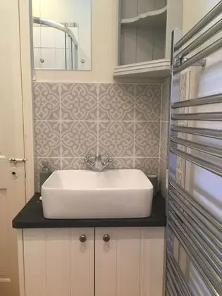 Büyük Yataklı Tek Kişilik Oda