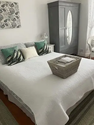 Oda, 1 Çift Kişilik Yatak, Sigara İçilmez
