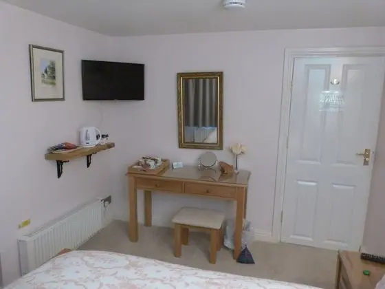Double room-Superior-Ensuite with Shower-Garden View-Room 2