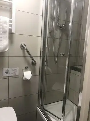 Büyük Yataklı Tek Kişilik Oda