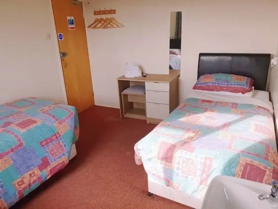 Basic İki Ayrı Yataklı Oda, 2 Tek Kişilik Yatak (Shared Bathroom)