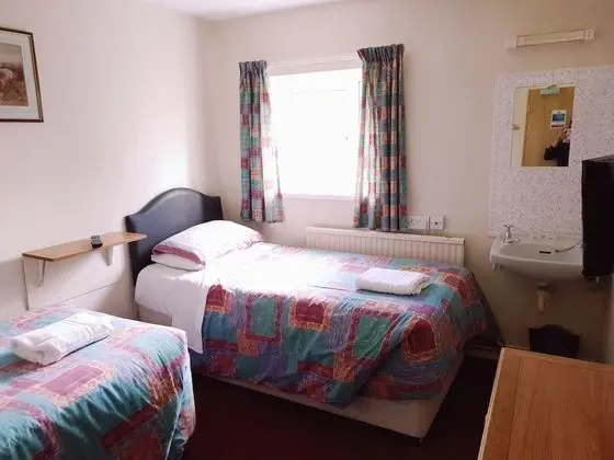 Basic İki Ayrı Yataklı Oda, 2 Tek Kişilik Yatak (Shared Bathroom)
