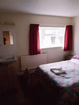 Basic Tek Büyük Yataklı Oda, 1 Çift Kişilik Yatak (Shared Bathroom)