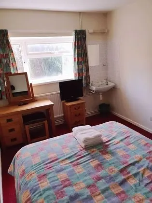 Basic Tek Büyük Yataklı Oda, 1 Çift Kişilik Yatak (Shared Bathroom)