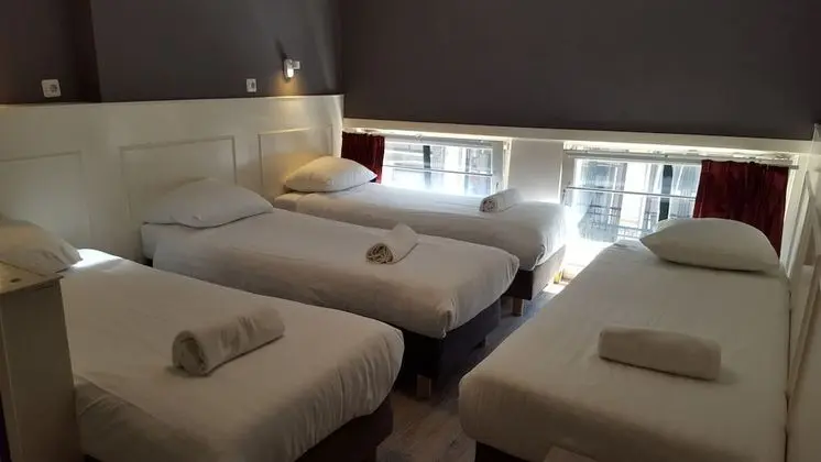 Dört Kişilik Oda