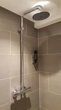 İki Ayrı Yataklı Oda, Ortak Banyo