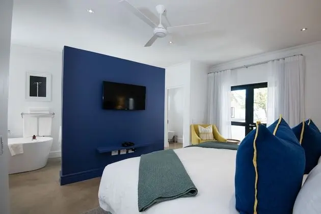 Luxury Süit, Havuz Kenarı