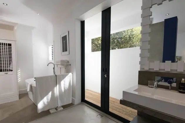 Luxury Süit, Havuz Kenarı
