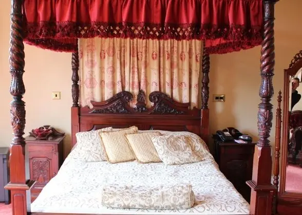 Tek Büyük Yataklı Oda, 1 En Büyük (King) Boy Yatak, Jakuzi (Four Poster)