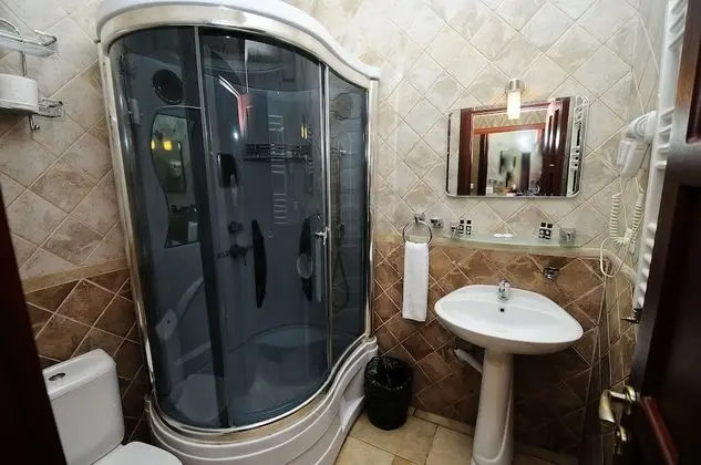 Üç Kişilik Oda