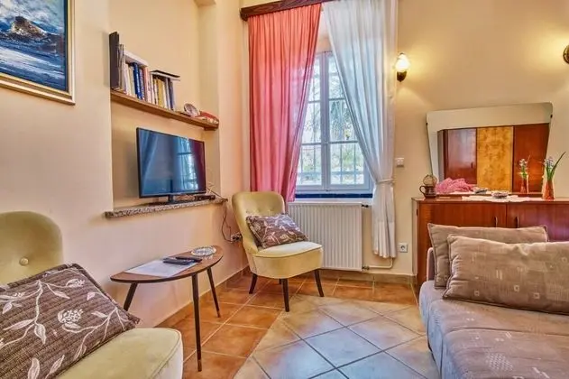 Apart Daire (Old Sailor's House - 70m from sea - A)