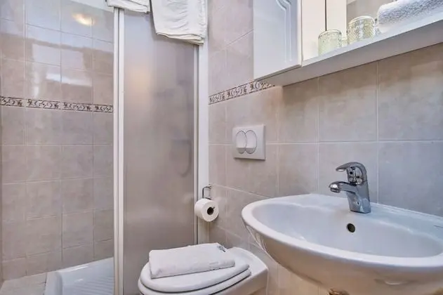 Apart Daire (Old Sailor's House - 70m from sea - A)
